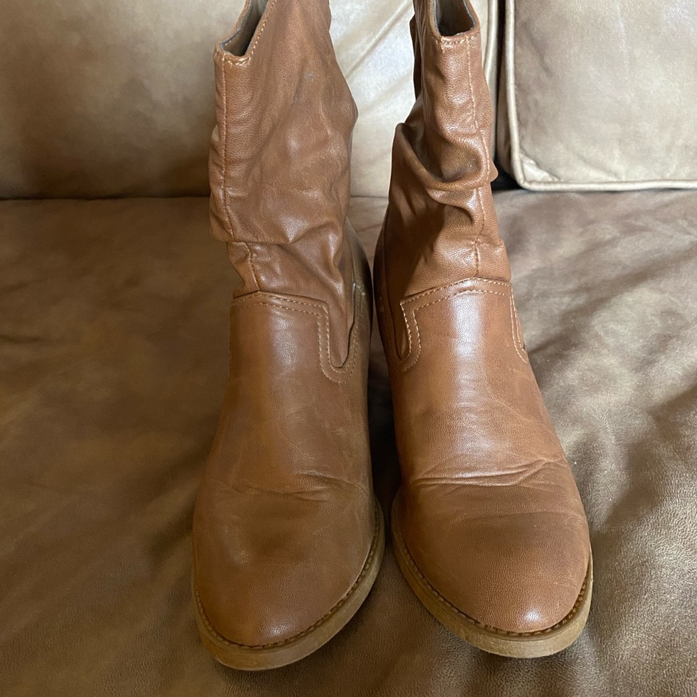 Brown cowgirl boots